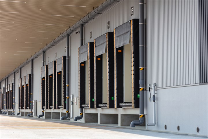 《さいたま市北区》週払いOK・2ｔワイドロングでのコンビニへの食品配送ドライバー！（高収入・ルート配送）