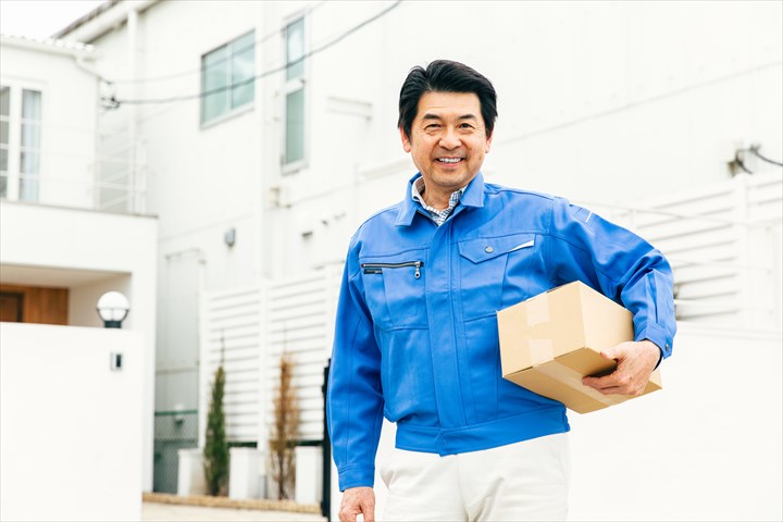 《摂津市》週払いOK・4ｔ車での食品のセンター間配送ドライバー！（曜日固定・週2日）