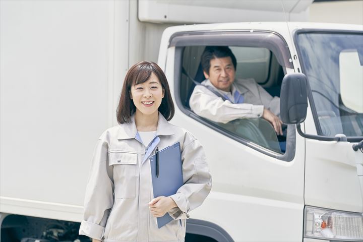 《刈谷市》週払いOK・3ｔ平車での金属加工物の工場間配送ドライバー！（土日休み・高時給）