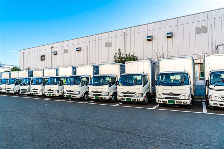 《大田区》週払いOK・2～3ｔ車での冷凍品の店舗配送ドライバー！（Web面接OK・高収入）