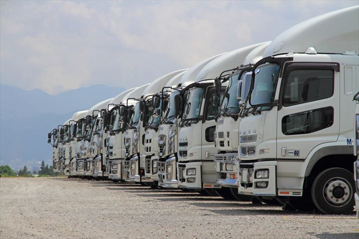 《宇都宮市》週払いOK・大型車での3温帯食品などの店舗配送ドライバー！（Web面接OK・高収入）