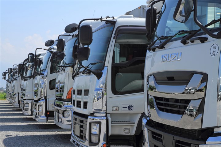 《北足立郡伊奈町》週払いOK・7ｔ増トン車でのチルド品などのセンター間配送ドライバー！（Web面接OK・高収入）