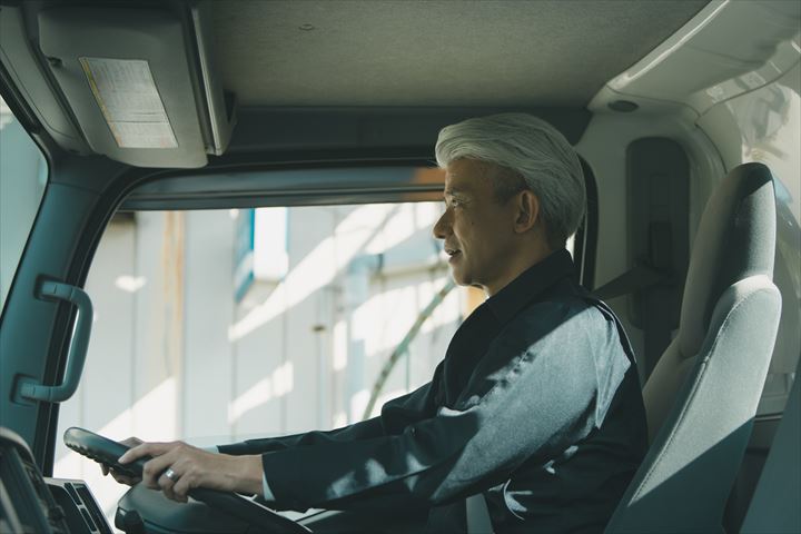 《大田区》週払いOK・4ｔ車での企業向け一般貨物の集配ドライバー！（高時給・安定就業）