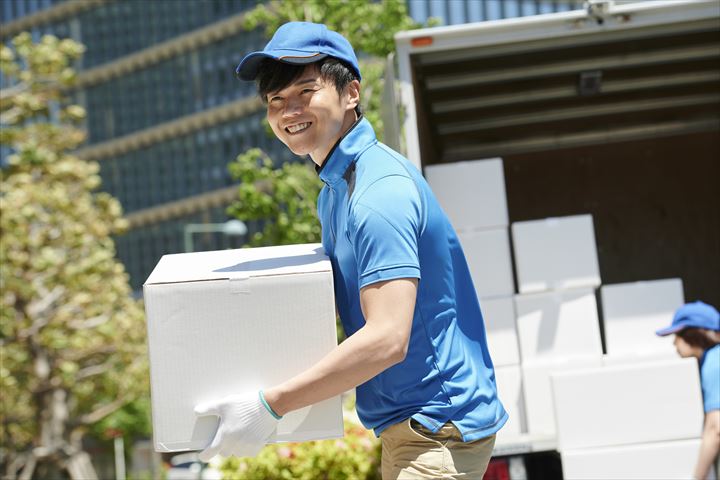 《弥富市》週払いOK・2ｔ車でのカット野菜のセンター間配送ドライバー！（固定休み・高時給）