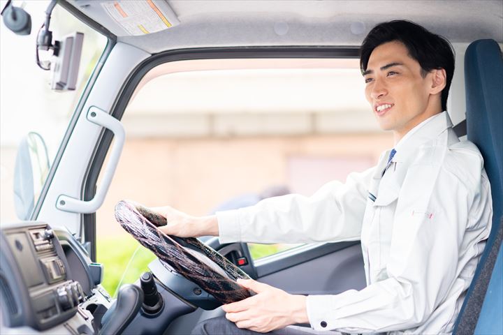 《土浦市》週払いOK・4ｔ車での郵便物の拠点間集配ドライバー！（Web面接OK・高時給）