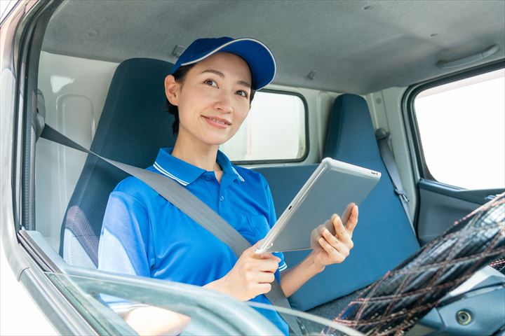 《安曇野市》週払いOK・3ｔ車でのコンビニへの冷凍食品の配送ドライバー！（高収入・夕方勤務）