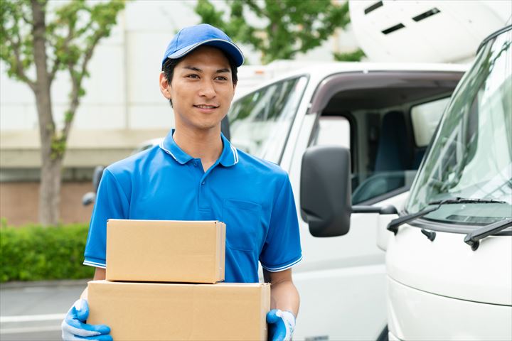 《北葛城郡広陵町》週払いOK・4ｔ車でのチルド食品の店舗配送ドライバー！（週休2日・AT限定）