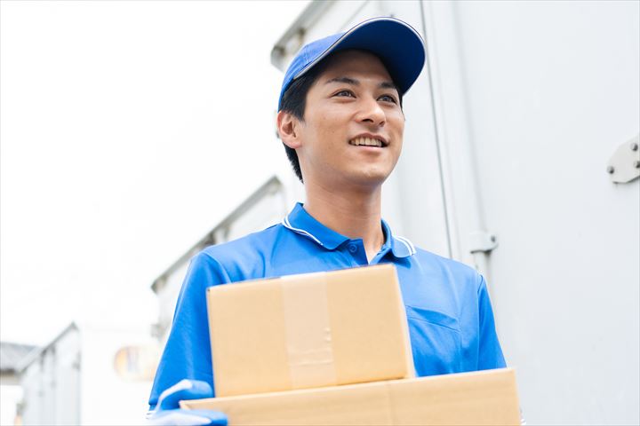 《安曇野市》週払いOK・3ｔ車での冷凍食品やアイスのコンビニ配送ドライバー！（Web面接OK・高収入）