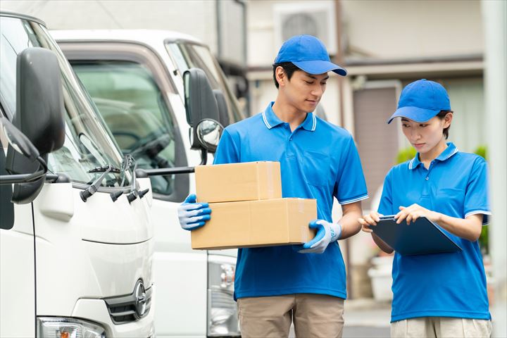 《横浜市旭区》週払いOK・2ｔ～3ｔ車での食材の店舗配送ドライバー！（Web面接OK・時間外勤務ほぼ無し）