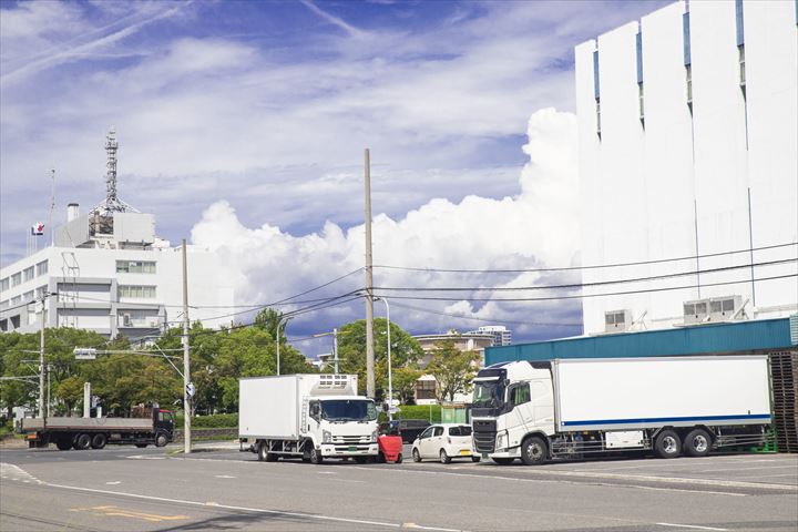 《北名古屋市》週払いOK・大型車でのパンの工場間輸送ドライバー！（Web面接OK・高時給）