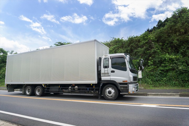 《所沢市》週払いOK・大型車でのパンの原材料のセンターや工場配送ドライバー！（Web面接OK・高時給）