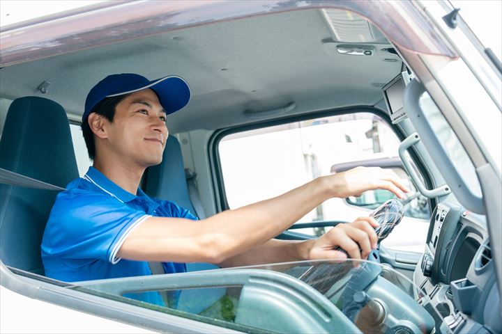 《宇都宮市》週払いOK・4ｔ車でのコンクリート製品の工場や現場などへの配送ドライバー！（Web面接OK・高時給）