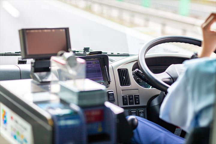 《摂津市》週払いOK・バスでの駅と葬儀場や火葬場間の送迎ドライバー！（Web面接OK・WワークOK）