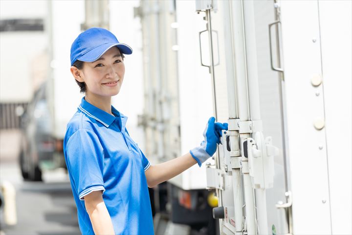 《江戸川区》週払いOK・4ｔ車での食品全般のセンター間配送ドライバー！（高時給・高収入）