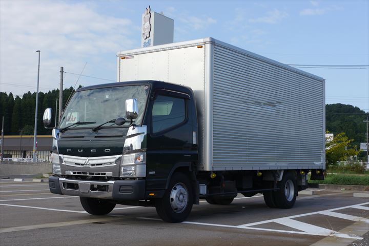 《杉並区》週払いOK・3ｔ車での外食チェーン店への食品配送ドライバー！（高収入・カゴ使用）