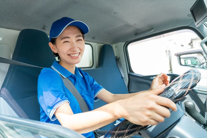 《水戸市》週払いOK・2ｔロング車でのドラッグストアへの冷凍食品の配送ドライバー！（週休2日・日勤帯）