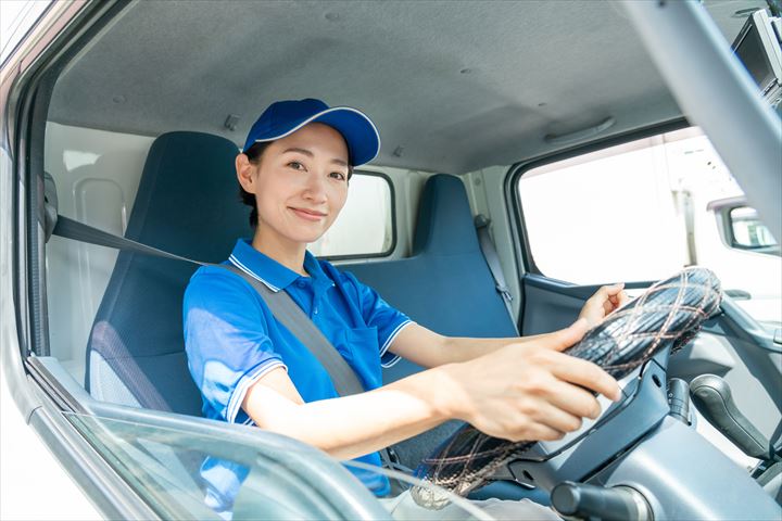 《足立区》週払いOK・1.5ｔ～2ｔ車での食品の個宅配送ドライバー！（Web面接OK・土日休み）