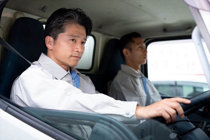 《尼崎市》週払いOK・3ｔパッカー車での一般家庭ごみの回収ドライバー！（土日休み・高時給）