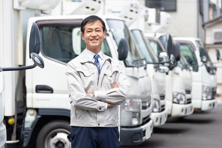 《大田区》週払いOK・4ｔ車での機材の回収ドライバー！（高時給・週3日・Wワーク）