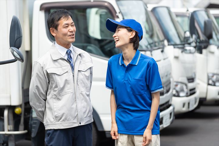 《尼崎市》週払いOK・4ｔ車での冷凍、冷蔵食品の店舗配送ドライバー！（短時間5:00～11:00・週3勤務）