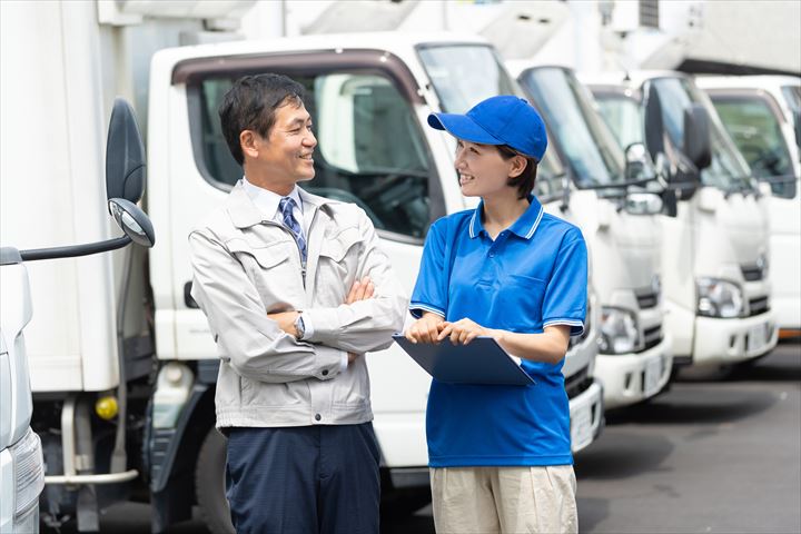 《入間郡三芳町》週払いOK・3ｔ車でのコンビニへのチルド食品配送ドライバー！（Web面接OK・高収入）