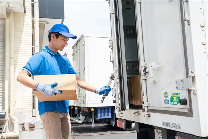 《千葉市稲毛区》週払いOK・3ｔ車でのコンビニ向けチルド品の配送ドライバー！（Web面接OK・高収入）