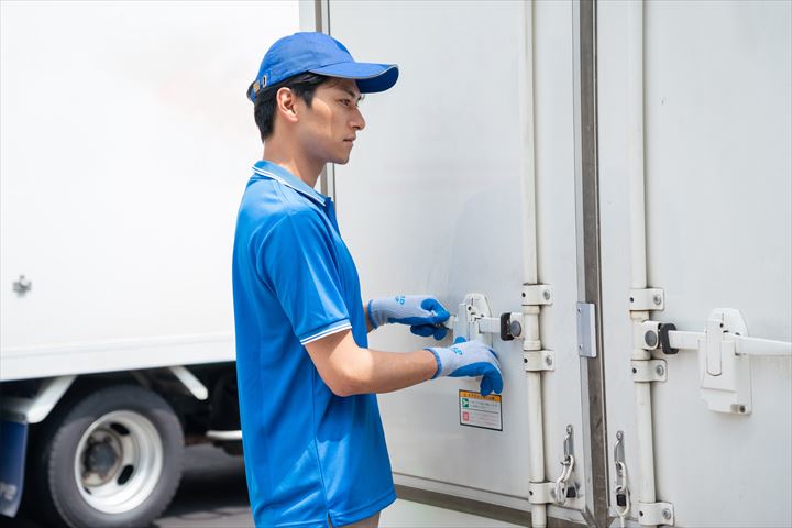 《千葉市花見川区》週払いOK・4ｔ車でのチルドや冷凍食品のセンター間配送ドライバー！（Web面接OK・件数少なめ）