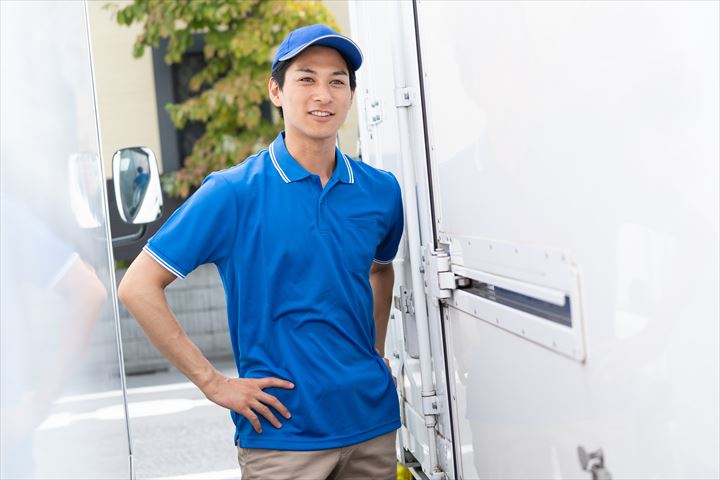 《北葛城郡広陵町》週払いOK・4ｔ車でのスーパーへの鮮魚やドライ品の配送ドライバー！（Web面接OK・高収入）