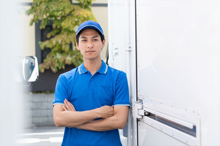 《大阪市城東区》週払いOK・2ｔ車での新聞の店舗配送ドライバー！（高時給・短時間12:20～15:00）