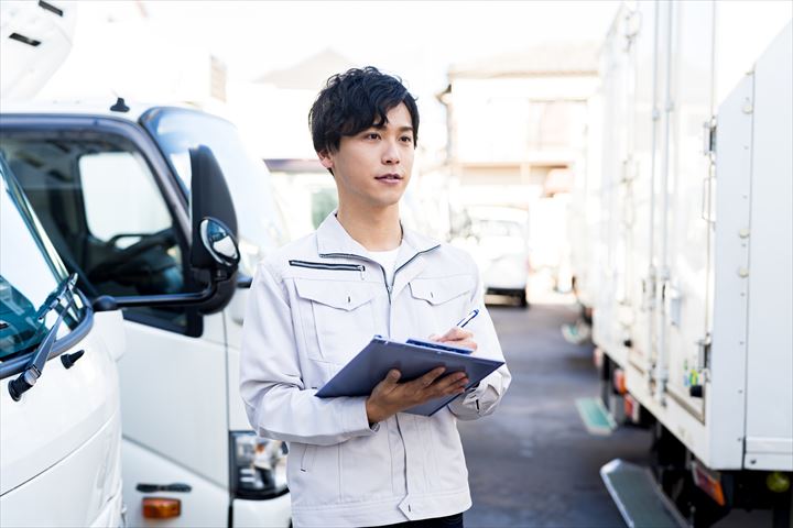 《大阪市浪速区》週払いOK・2ｔ車での衣類や関連雑貨類の集配ドライバー！（Web面接OK・駅チカ）