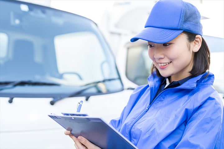 《船橋市》週払いOK・3ｔ車でのコンビニ向けチルド品配送ドライバー！（ルート配送・週休2日・高収入）