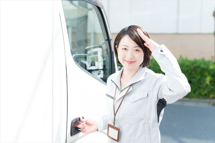 《相模原市中央区》週払いOK・4ｔ車での食品のセンター間配送ドライバー！（高収入・週休2日）