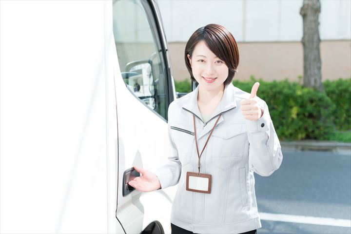 《小郡市》週払いOK・2ｔ車での企業向け一般貨物の集配ドライバー！（土日祝休み・日勤）