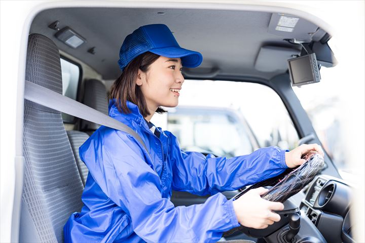 《伊丹市》週払いOK・4ｔ車での工場やセンターへのパンの配送ドライバー！（Web面接OK・週休2日）