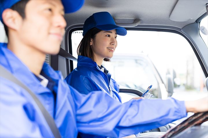 《葛飾区》週払いOK・4ｔワイド車でのホームセンターへの日用品等の配送ドライバー！（高時給・曜日固定休み）