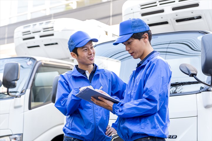 《川崎市川崎区》週払いOK・4ｔ車での冷蔵冷凍食品のセンター間集配ドライバー！（Web面接OK・高収入）