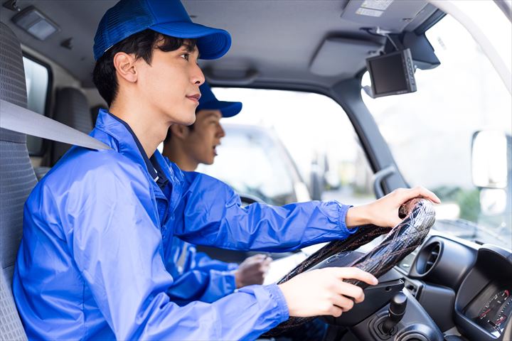 《厚木市》週払いOK・2ｔ車での企業等へのサプライ品配送ドライバー！（Web面接OK・高収入）