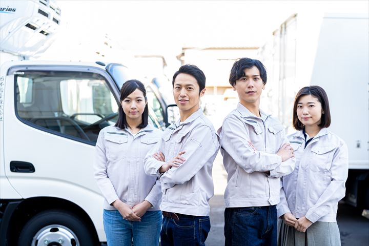 《足立区》週払いOK・2ｔ～大型車での自動車の陸送ドライバー！（Web面接OK・運転メイン）