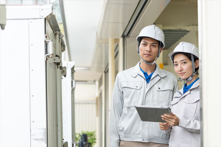 《横浜市鶴見区》週払いOK・4ｔ車でのドライ商品のコンビニルート配送ドライバー！（Web面接OK・高時給）