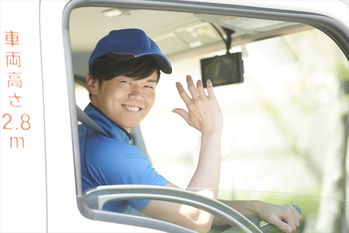 《額田郡幸田町》週払いOK・4ｔ車での自動車部品の運搬ドライバー！（高収入・経験者限定・シニア相談可能）