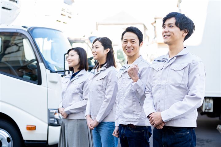 《神戸市西区》週払いOK・2ｔ～3ｔ車での中学校への給食や食器の配送ドライバー！（Web面接OK・短期2026年7月末まで）