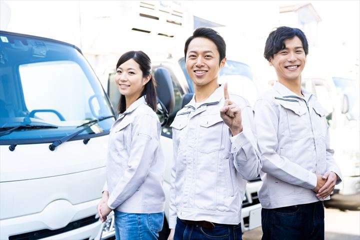 《相模原市中央区》週払いOK・4ｔ車での食品のセンター間配送ドライバー！（高収入・週休2日）