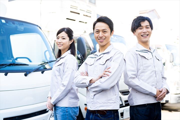 《三郷市》週払いOK・3ｔ車でのコンビニ向け二温帯商品のルート配送ドライバー！（Web面接OK・高収入）