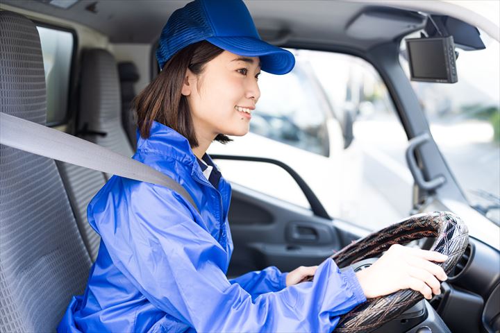 《八幡市》週払いOK・大型車でのスーパーへのチルド品の配送ドライバー！（Web面接OK・週休2日）