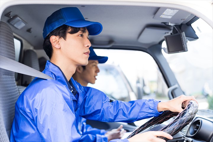 《江東区》週払いOK・4ｔ車での家具家電の個宅配送ドライバー！（高時給・2024年4月末迄の短期）