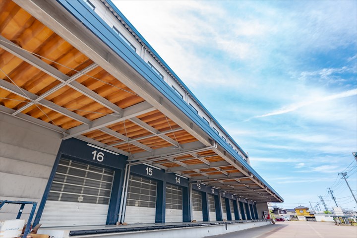 《八幡市》週払いOK・車輌の洗浄や洗車作業スタッフ！（土日休み・高時給）