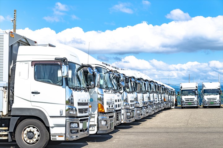 《四日市市》週払いOK・3ｔ車での企業向け一般貨物の配送ドライバー！（Web面接OK・土日休み）