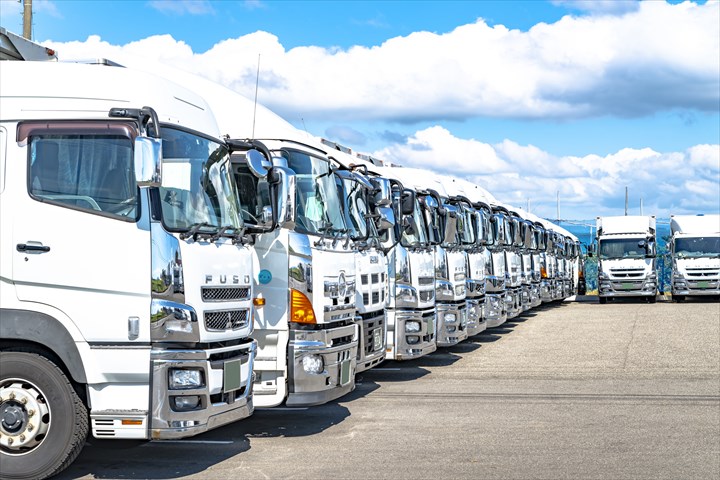 《京都市南区》週払いOK・2ｔ～大型車での陸送ドライバー！（Web面接OK・運転中心）