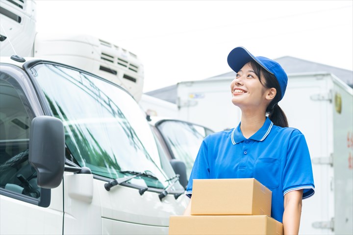 《摂津市》週払いOK・4ｔ車でのスーパーへの食品配送ドライバー！（Web面接OK・高収入）