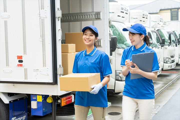 《北足立郡伊奈町》週払いOK・4ｔ車でのコンビニ向けチルド商品のセンター間配送ドライバー！（高収入・残業ほぼなし）